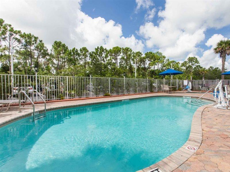 Days Inn & Suites By Wyndham Fort Pierce I-95 Exterior photo